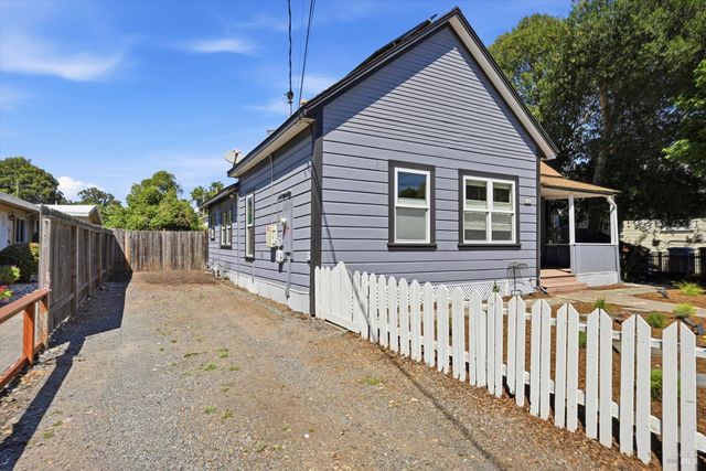 15 10th St, Santa Rosa, CA 95401