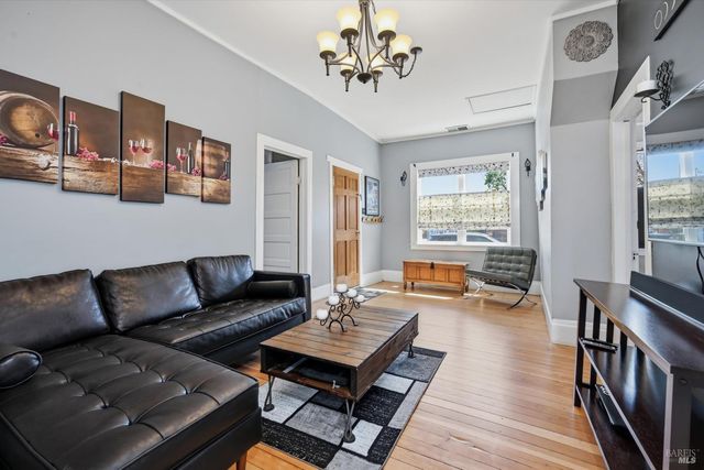 15 10th St, Santa Rosa, CA 95401