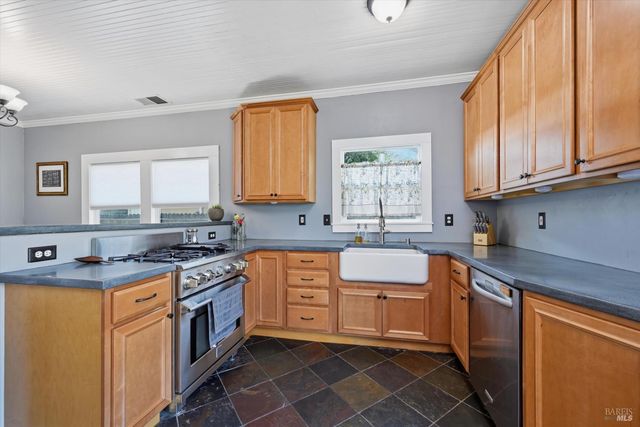 15 10th St, Santa Rosa, CA 95401