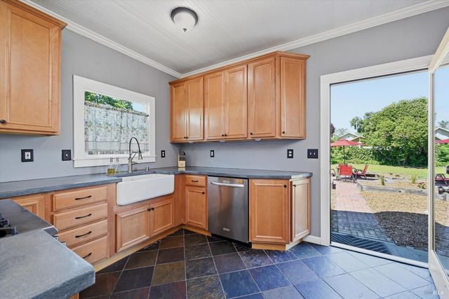 15 10th St, Santa Rosa, CA 95401