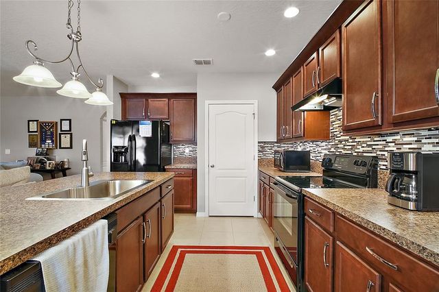36628 GRAND ISLAND OAKS CIR, Grand Island, FL 32735