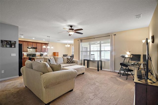 36628 GRAND ISLAND OAKS CIR, Grand Island, FL 32735