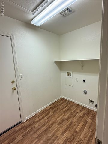 8108 Roundup Ridge Street, Las Vegas, NV 89131