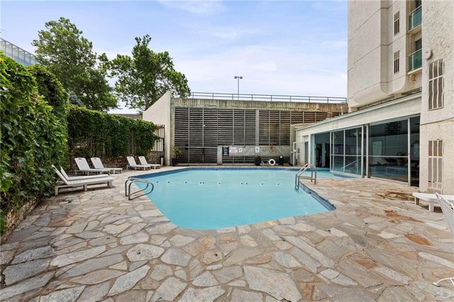 3838 Rainbow Boulevard 1402, Kansas City, KS 66103