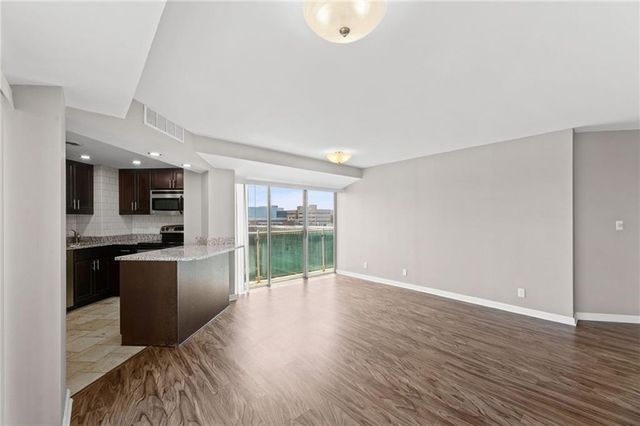 3838 Rainbow Boulevard 1402, Kansas City, KS 66103