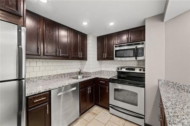 3838 Rainbow Boulevard 1402, Kansas City, KS 66103