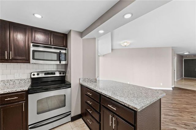 3838 Rainbow Boulevard 1402, Kansas City, KS 66103