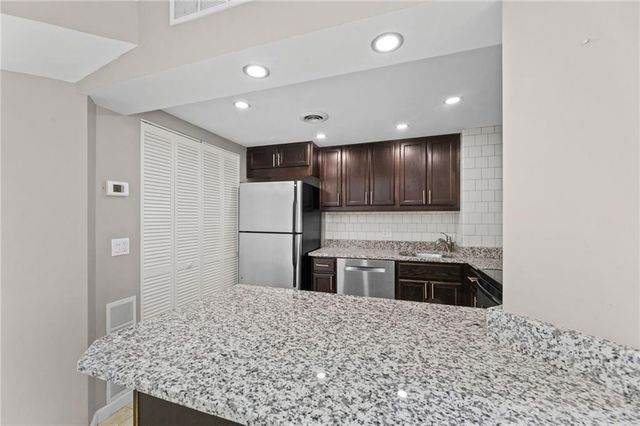3838 Rainbow Boulevard 1402, Kansas City, KS 66103
