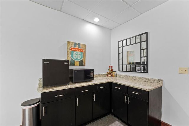 3838 Rainbow Boulevard 1402, Kansas City, KS 66103