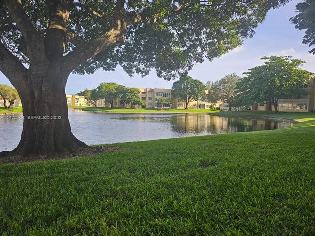 5940 NW 64th Avenue 106, Tamarac, FL 33319