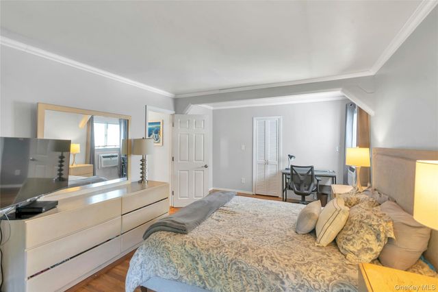 4 Dale Court, Hauppauge, NY 11788