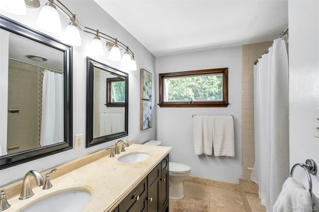 4 Dale Court, Hauppauge, NY 11788