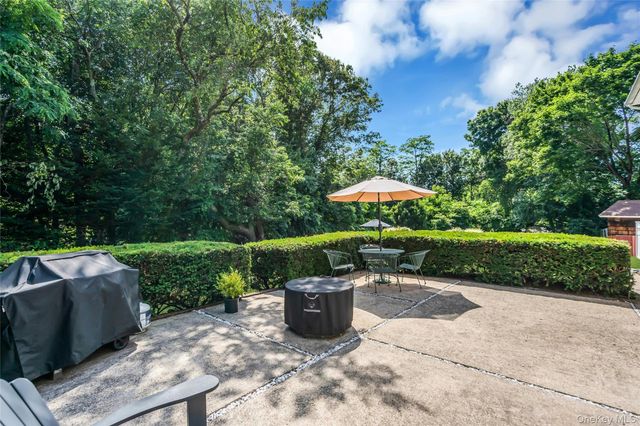 4 Dale Court, Hauppauge, NY 11788