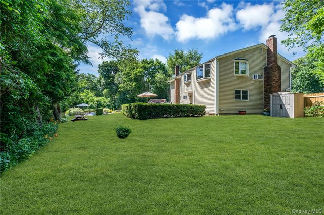 4 Dale Court, Hauppauge, NY 11788