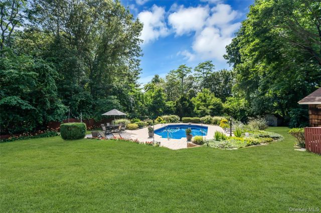 4 Dale Court, Hauppauge, NY 11788