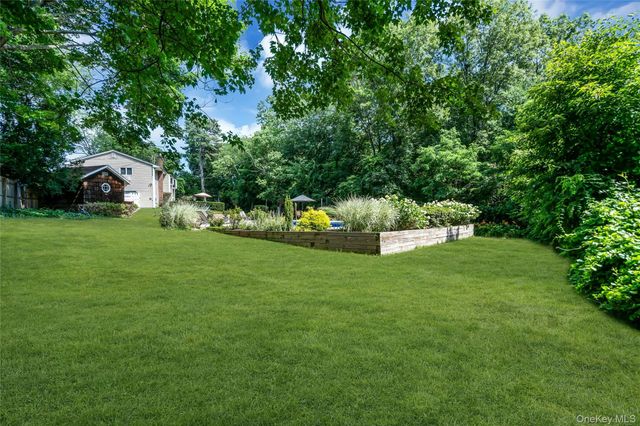 4 Dale Court, Hauppauge, NY 11788