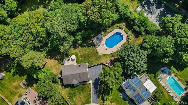 4 Dale Court, Hauppauge, NY 11788