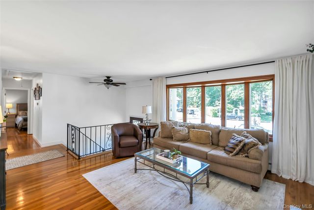 4 Dale Court, Hauppauge, NY 11788