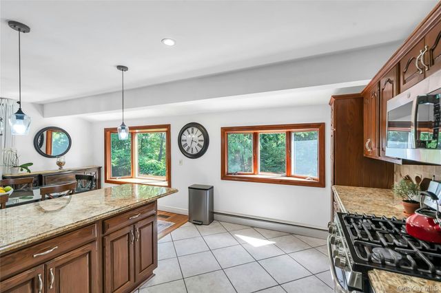 4 Dale Court, Hauppauge, NY 11788
