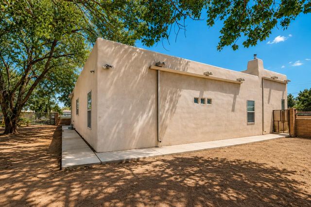 2419 Jerry Road SW, Albuquerque, NM 87105