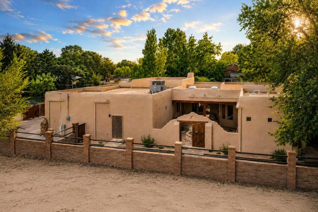 2419 Jerry Road SW, Albuquerque, NM 87105