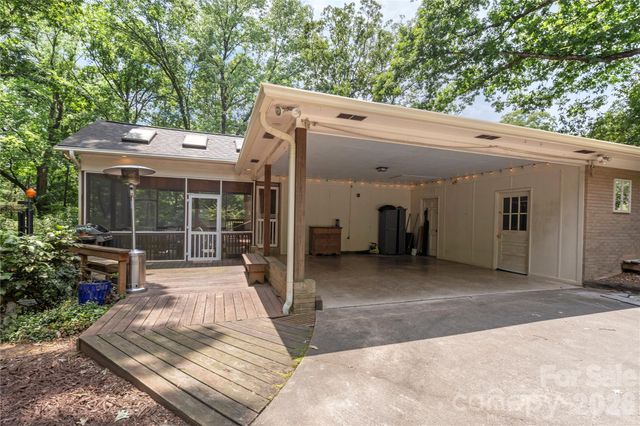 1800 Lumarka Drive, Charlotte, NC 28212
