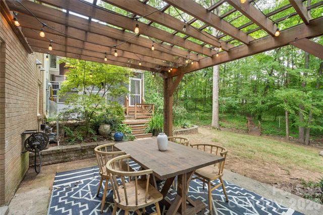 1800 Lumarka Drive, Charlotte, NC 28212