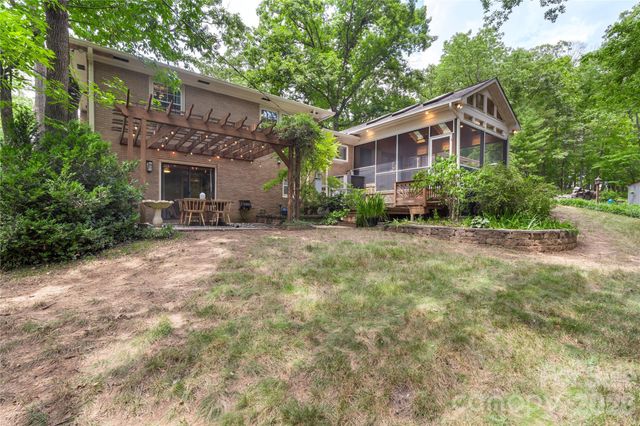 1800 Lumarka Drive, Charlotte, NC 28212