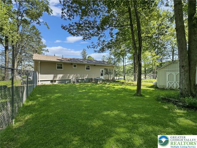 7537 Lake Shore Drive, Tobyhanna Twp, PA 18347