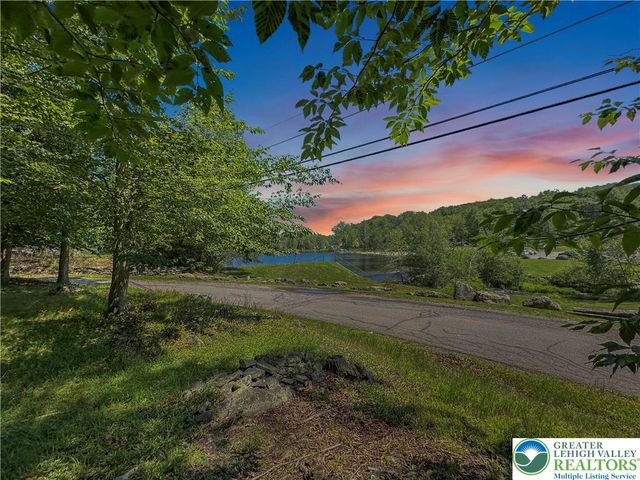 7537 Lake Shore Drive, Tobyhanna Twp, PA 18347