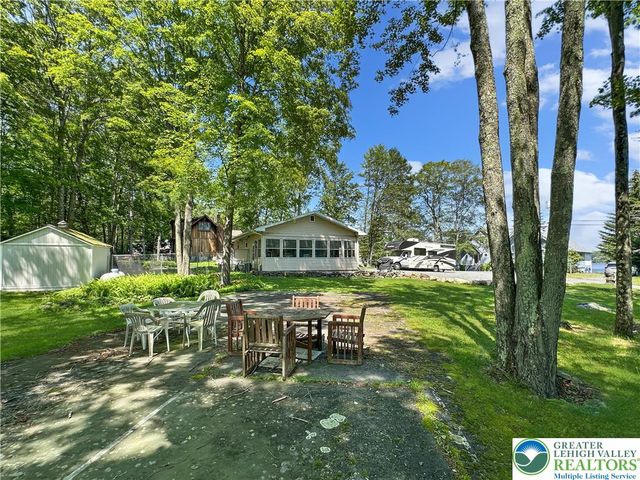 7537 Lake Shore Drive, Tobyhanna Twp, PA 18347