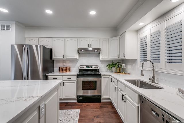 8123 N New Braunfels Ave Apt F, San Antonio, TX 78209