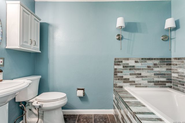 8123 N New Braunfels Ave Apt F, San Antonio, TX 78209