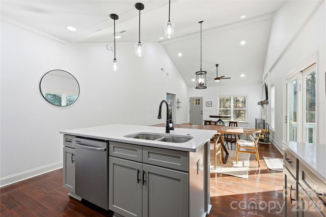 2224 Weyland Avenue, Charlotte, NC 28208