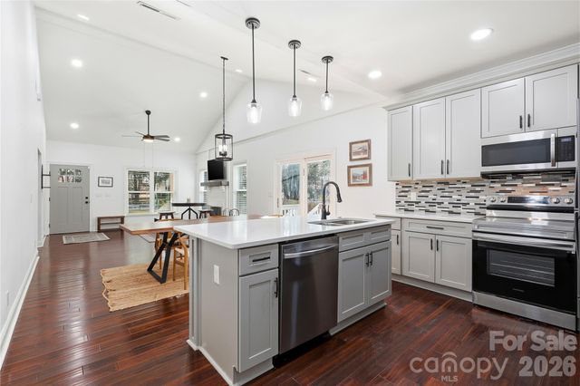 2224 Weyland Avenue, Charlotte, NC 28208