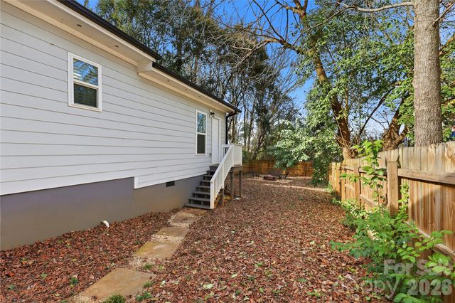 2224 Weyland Avenue, Charlotte, NC 28208