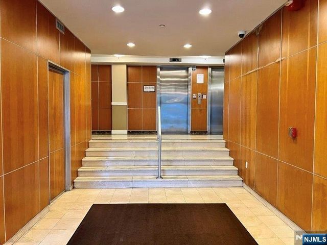 60 Parkway Drive 10G, East Orange, NJ 07017