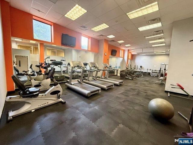 60 Parkway Drive 10G, East Orange, NJ 07017