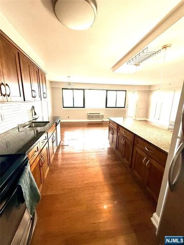 60 Parkway Drive 10G, East Orange, NJ 07017