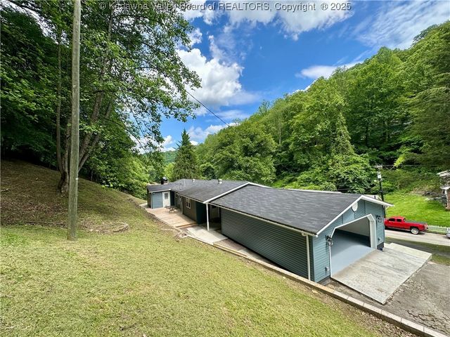 282 Hidden Valley Road, Chapmanville, WV 25508