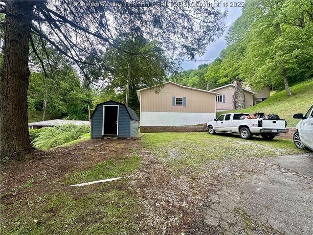 282 Hidden Valley Road, Chapmanville, WV 25508