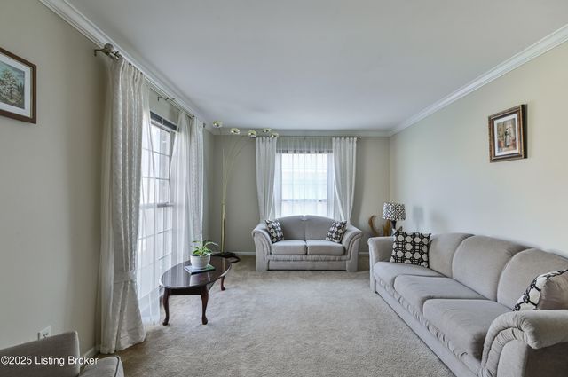 218 Cambridge Station Rd, Louisville, KY 40223