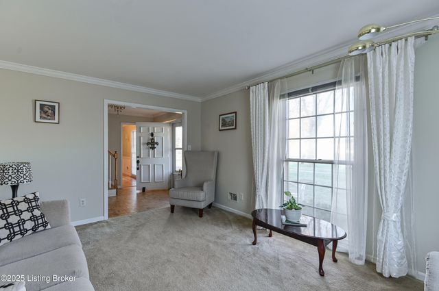 218 Cambridge Station Rd, Louisville, KY 40223