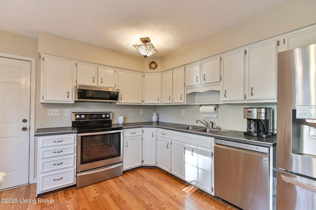 218 Cambridge Station Rd, Louisville, KY 40223