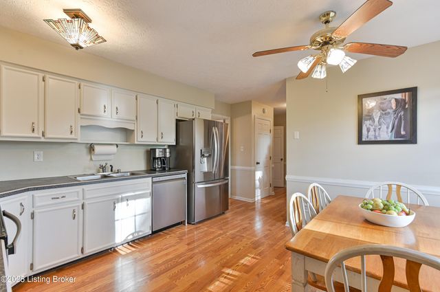 218 Cambridge Station Rd, Louisville, KY 40223