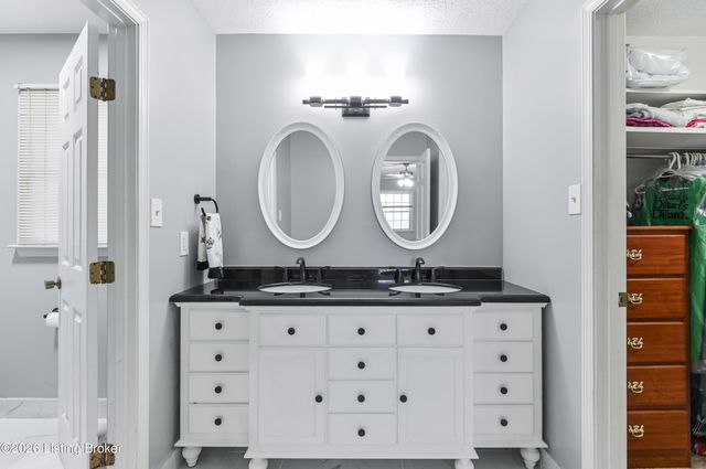 218 Cambridge Station Rd, Louisville, KY 40223