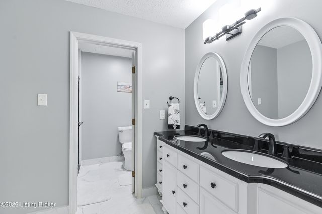 218 Cambridge Station Rd, Louisville, KY 40223