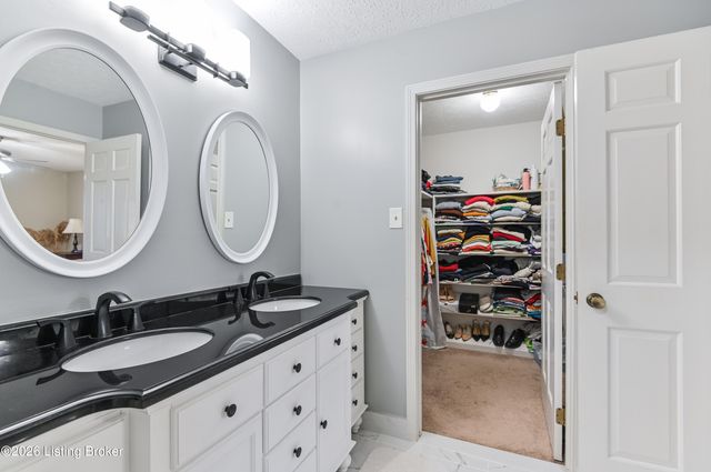 218 Cambridge Station Rd, Louisville, KY 40223