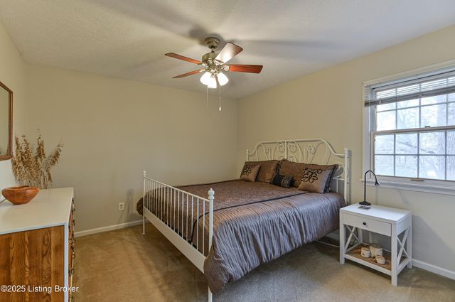 218 Cambridge Station Rd, Louisville, KY 40223