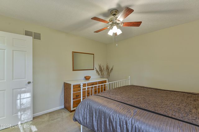 218 Cambridge Station Rd, Louisville, KY 40223